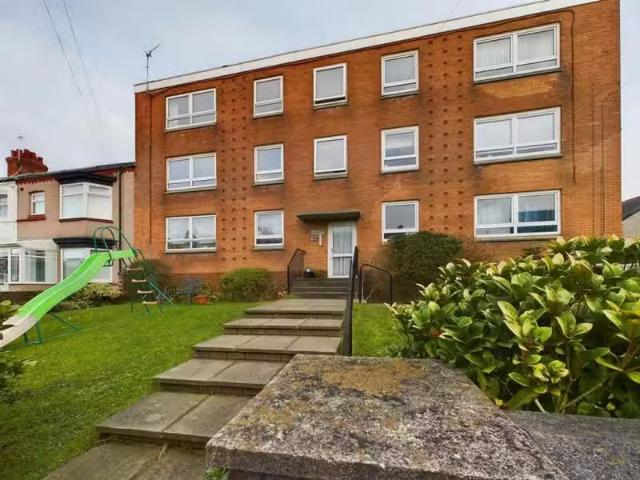 Cheap 1 BA 2 bedroom apartment for rent in Hamer House, Ponson.