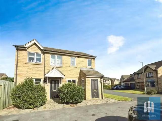 Cozy 1 BA 2 bedroom apartment for rent in Old Earth, Elland, HX5