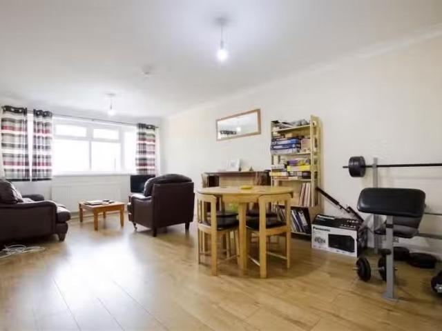 Rental! 1 BA 2 bedroom apartment for rent in Lodge Hill Road.