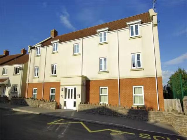 Cozy 1 BA 2 bedroom apartment for rent in Leaze Close, Thornbu.