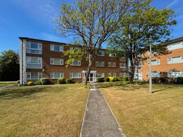Unique 1 BA 2 bedroom apartment for rent in Nicholas Road, Blu.