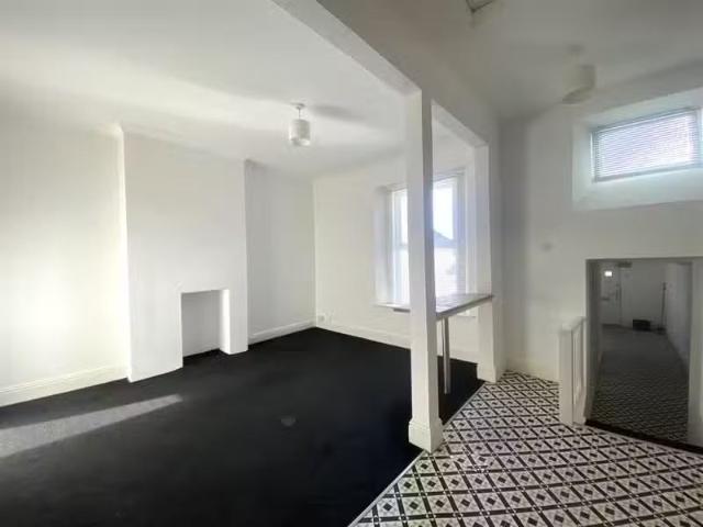 Nice 1 BA 2 bedroom apartment for rent in Regent Street, Kings.
