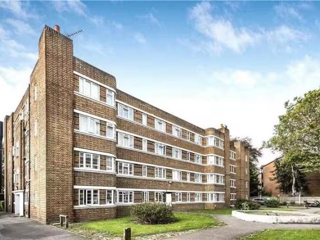 Charming 1 BA 2 bedroom apartment for rent in Warwick Gardens.