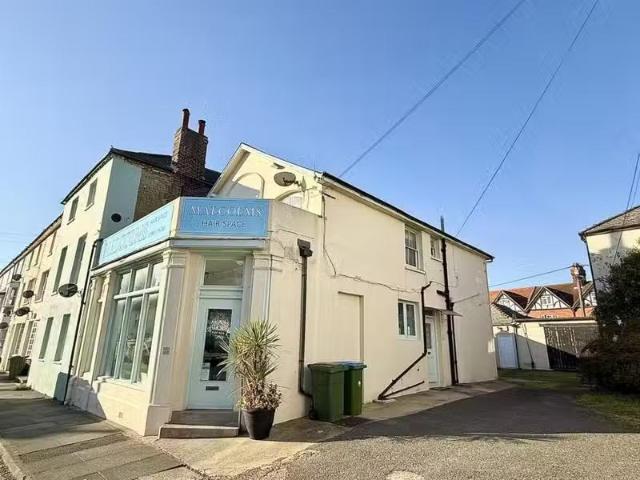 Just in! 1 BA 2 bedroom apartment for rent in Western Road, Li.