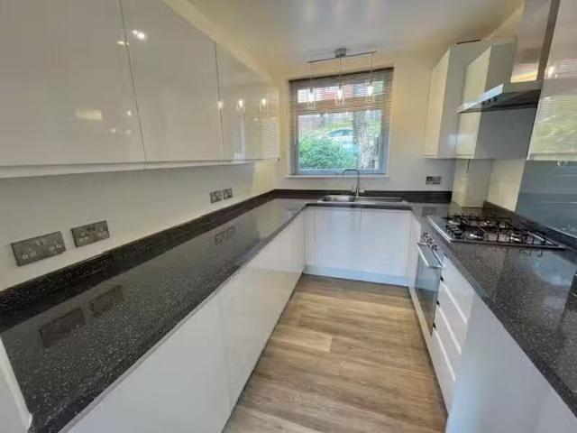 For Rent! 1 BA 2 bedroom apartment for rent in Westview Road.