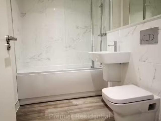 Just in! 1 BA 2 bedroom apartment for rent in The Bank, Sheepc.