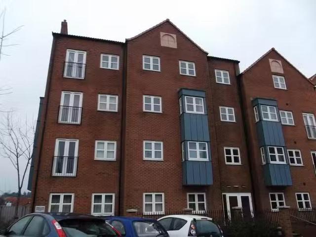 Cheap 1 BA 2 bedroom apartment for rent in Trinity View, Gains.