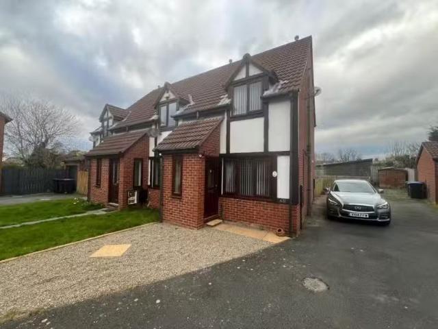 Just in! 1 BA 2 bedroom end of terrace house for rent in Hadle.