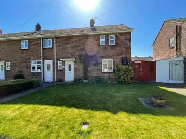 Rental! 1 BA 2 bedroom end of terrace house for rent in person.