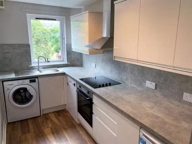 Cozy 1 BA 2 bedroom flat for rent in Murieston Road, Dalry, Ed.
