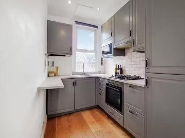 For Rent! 1 BA 2 bedroom flat for rent in Manor Road, Beckenha.