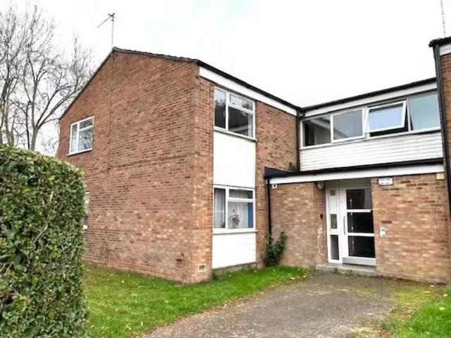 Charming 1 BA 2 bedroom flat for rent in Millwards, Hatfield.