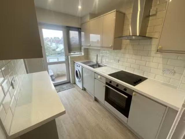 For Rent! 1 BA 2 bedroom flat for rent in Nevill Court, Nevill.