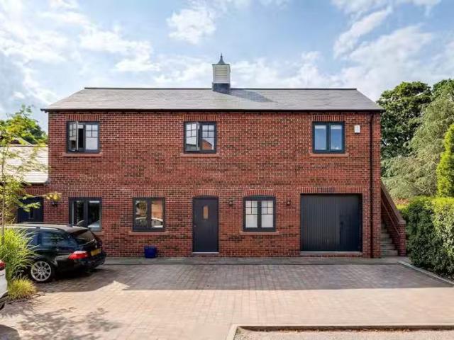 Unique 1 BA 2 bedroom flat for rent in Belgrave Garden Mews, P.