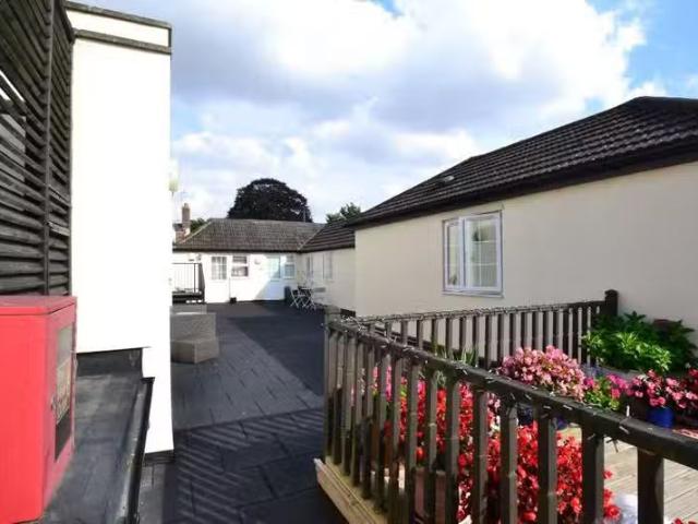 Unique 1 BA 2 bedroom flat for rent in Bells Walk, London Road.
