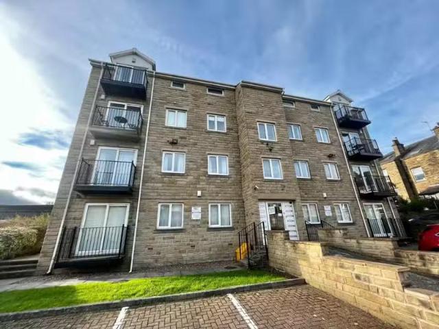 Deal! 1 BA 2 bedroom flat for rent in Bradford Road, Shipley.