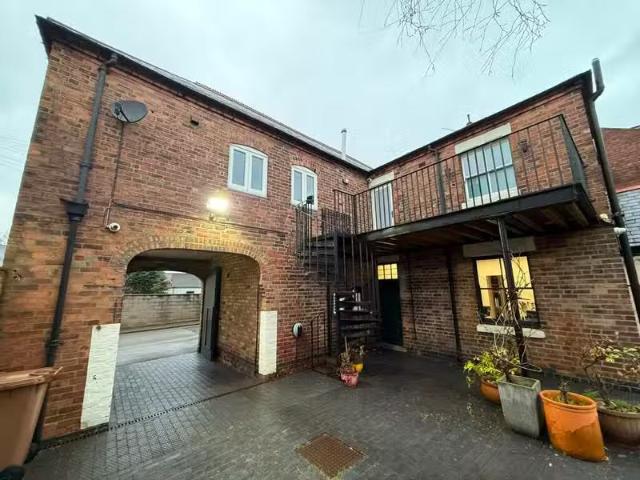 New 1 BA 2 bedroom flat for rent in Church Street, Swadlincote.