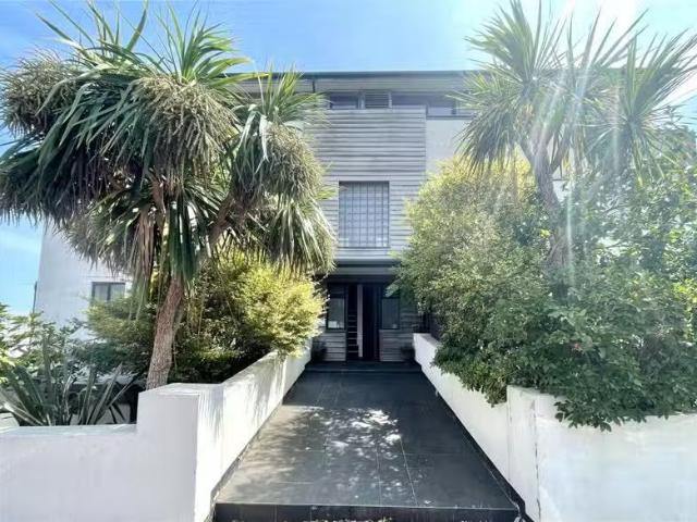 Unique 1 BA 2 bedroom flat for rent in Crosby Court, Bournemou.