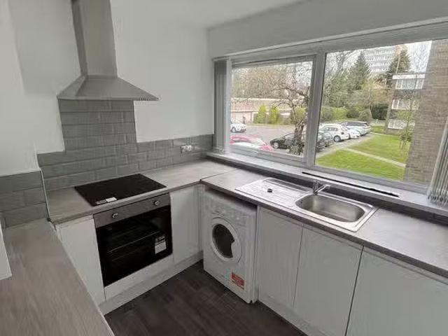 Charming 1 BA 2 bedroom flat for rent in Elmwood Court, Persho.