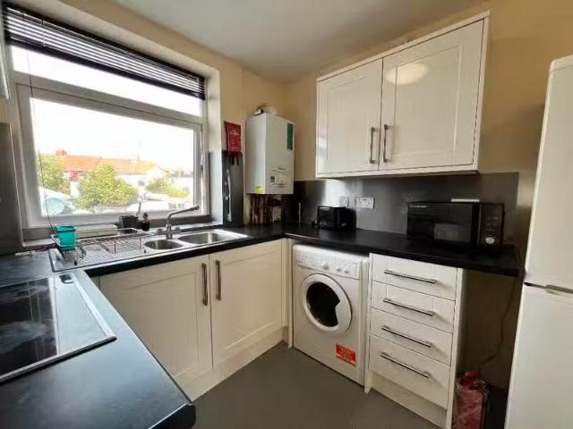 Rental! 1 BA 2 bedroom flat for rent in Filton Avenue, Bristol.