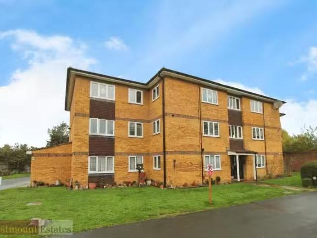 Just in! 1 BA 2 bedroom flat for rent in Fox Hollow Drive, Bex.