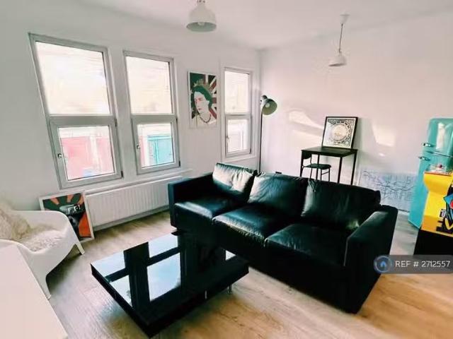 Charming 1 BA 2 bedroom flat for rent in High Road Leyton, Ley.