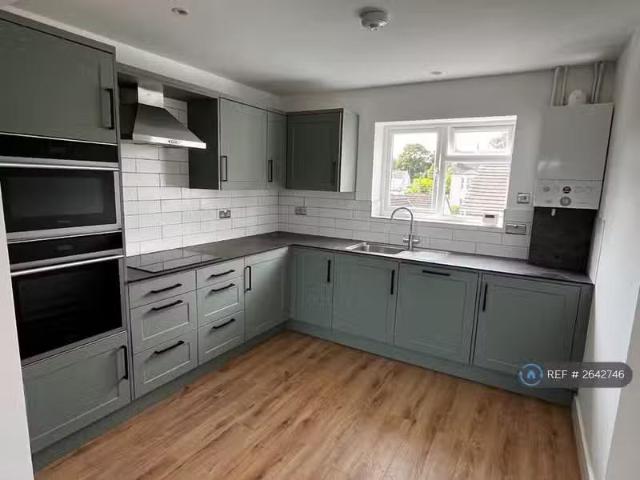 Deal! 1 BA 2 bedroom flat for rent in Keymer Road, Hassocks, BN6