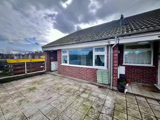 Deal! 1 BA 2 bedroom flat for rent in Lynton Parade, Grimsby.