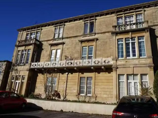 New 1 BA 2 bedroom flat for rent in Leawood Court, South Road.