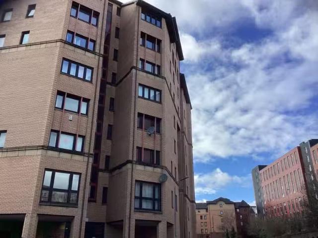 Charming 1 BA 2 bedroom flat for rent in Parsonage Square, Cha.