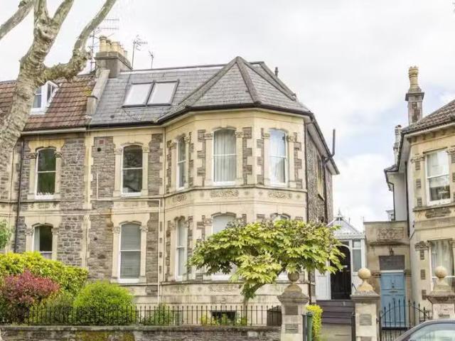 Cheap 1 BA 2 bedroom flat for rent in Redland Road, Redland, BS6