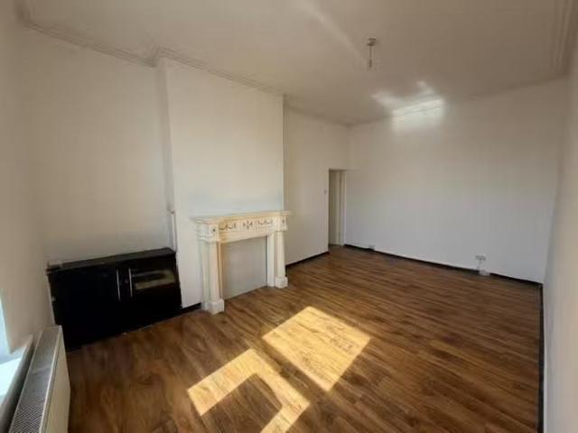 For Rent! 1 BA 2 bedroom flat for rent in Seaforth Vale West.