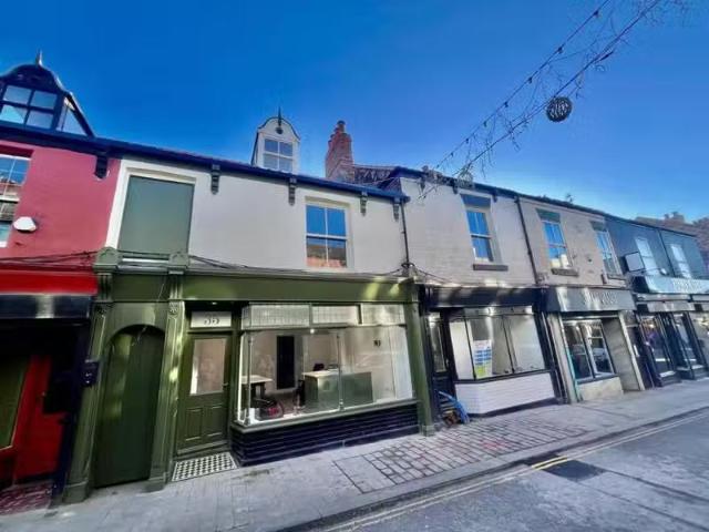 Just in! 1 BA 2 bedroom flat for rent in Seaview Street, Cleet.