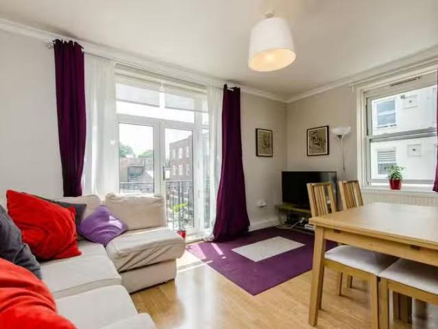 Cozy 1 BA 2 bedroom flat for rent in Turin Street, Bethnal Gre.