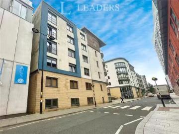 For Rent! 1 BA 2 bedroom flat for rent in Upper Marshall Stree.