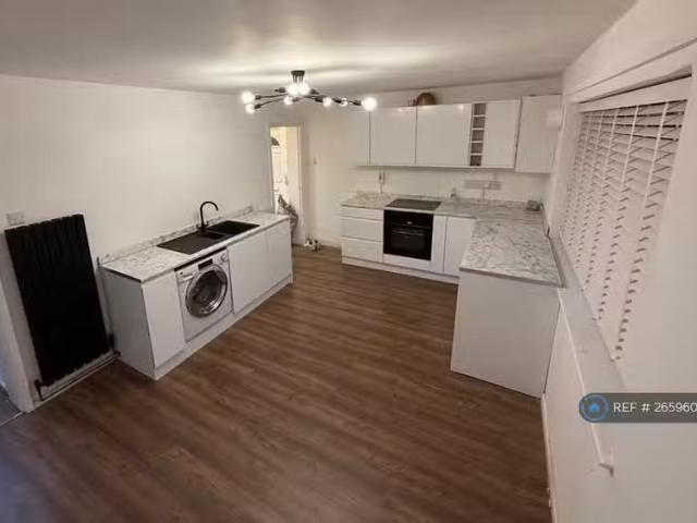 Just in! 1 BA 2 bedroom flat for rent in Water Orton, Birmingh.