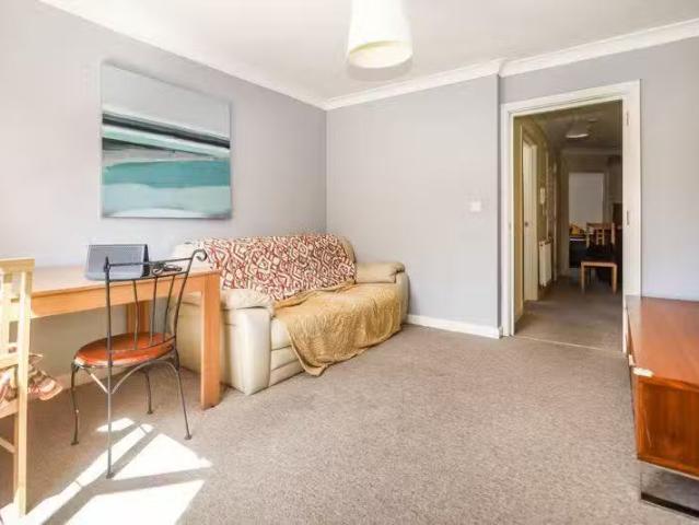 Unique 1 BA 2 bedroom flat for rent in 8 Wycliffe Road, Bourne.
