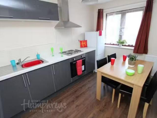 Rental! 1 BA 2 bedroom flat share for rent in Bodmin Grove, B.