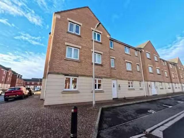 Nice 1 BA 2 bedroom ground floor flat for rent in Macfarlane C.