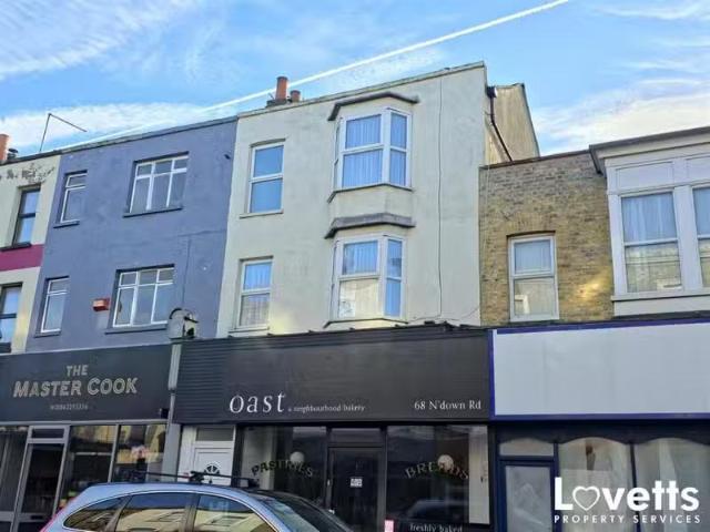 Charming 1 BA 2 bedroom maisonette for rent in Northdown Road.