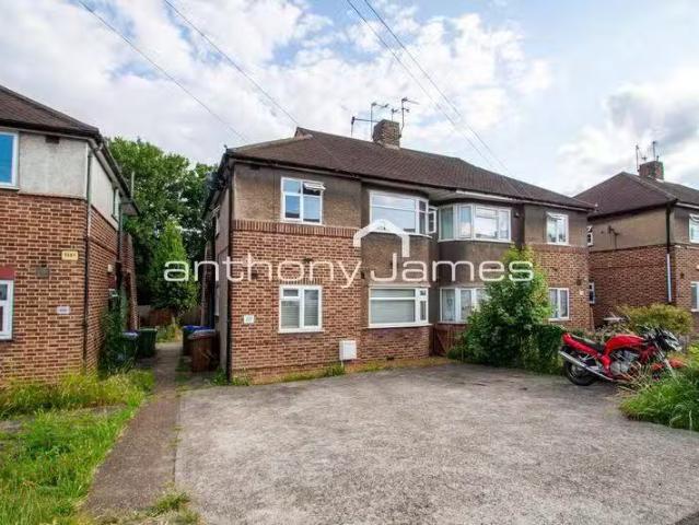 Just in! 1 BA 2 bedroom maisonette for rent in Eversley Avenue.