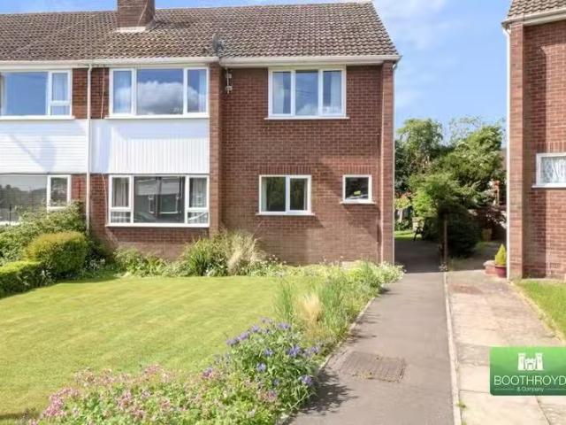 Just in! 1 BA 2 bedroom maisonette for rent in Woodcote Avenue.