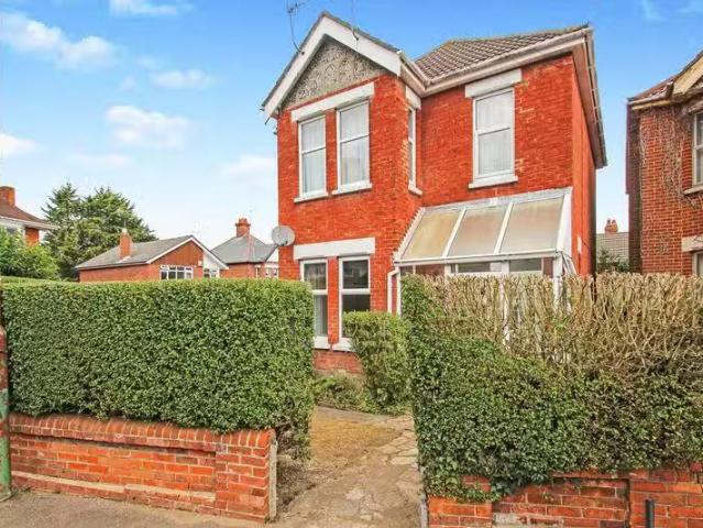 Cheap 1 BA 2 bedroom property for rent in Talbot Road, Bournem.
