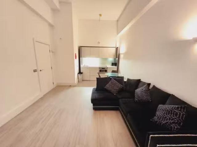 Cheap 1 BA 2 bedroom property for rent in Newhall Street, Birm.