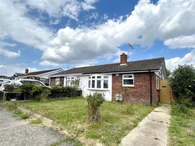 Rental! 1 BA 2 bedroom semi detached bungalow for rent in Wood.