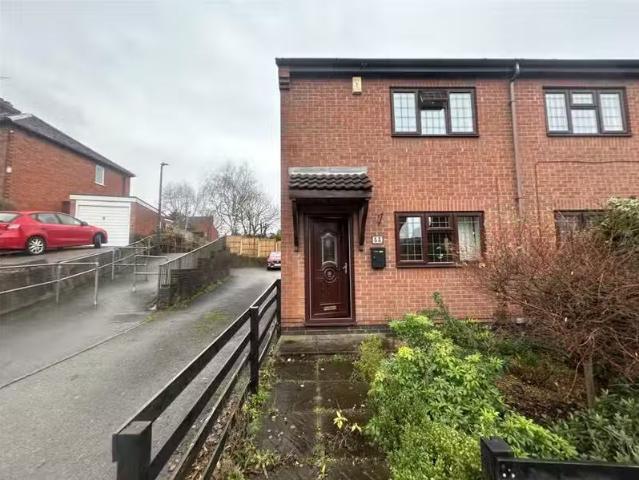 Nice 1 BA 2 bedroom semi detached house for rent in Moor Stree.