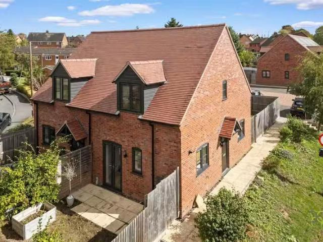 Rental! 1 BA 2 bedroom semi detached house for rent in Blamore.
