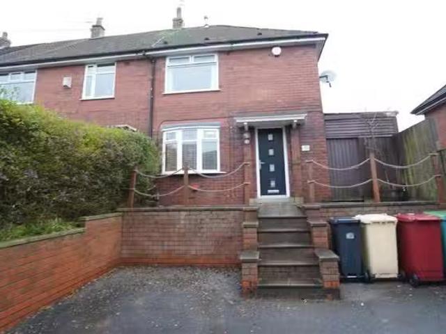 Nice 1 BA 2 bedroom semi detached house for rent in Gloucester.