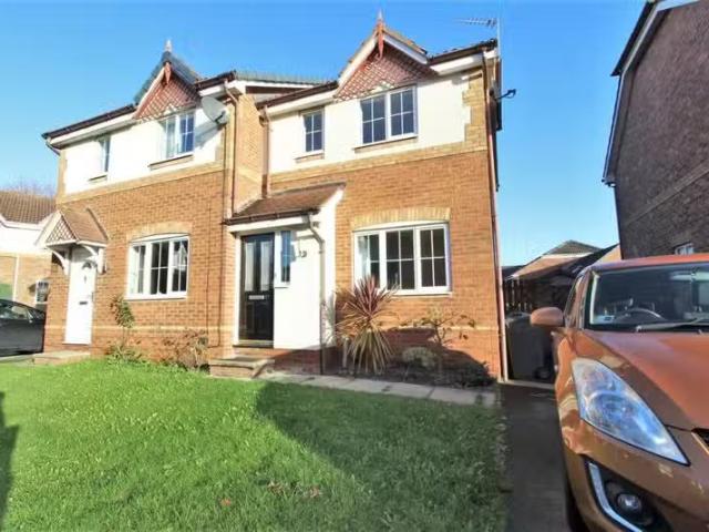 Charming 1 BA 2 bedroom semi detached house for rent in Huxter.