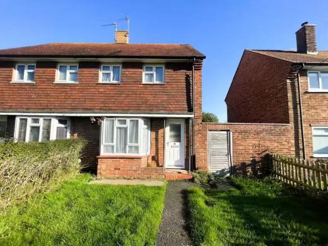 Just in! 1 BA 2 bedroom semi detached house for rent in Southf.